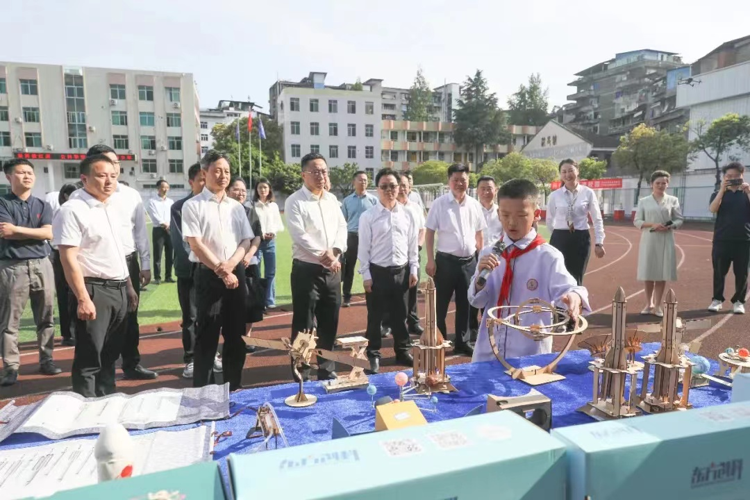 巴中师范附属实验小学举行首批全国中小学科学教育实验校建设启动仪式