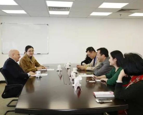阿根廷驻广州总领事高德善12月7日登门拜访南方影视传媒集团公司总经理